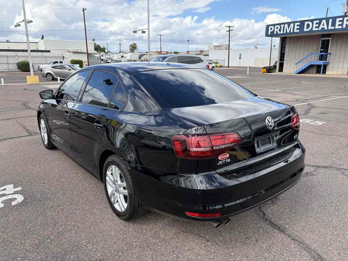 Photo 4 of this Volkswagen Jetta