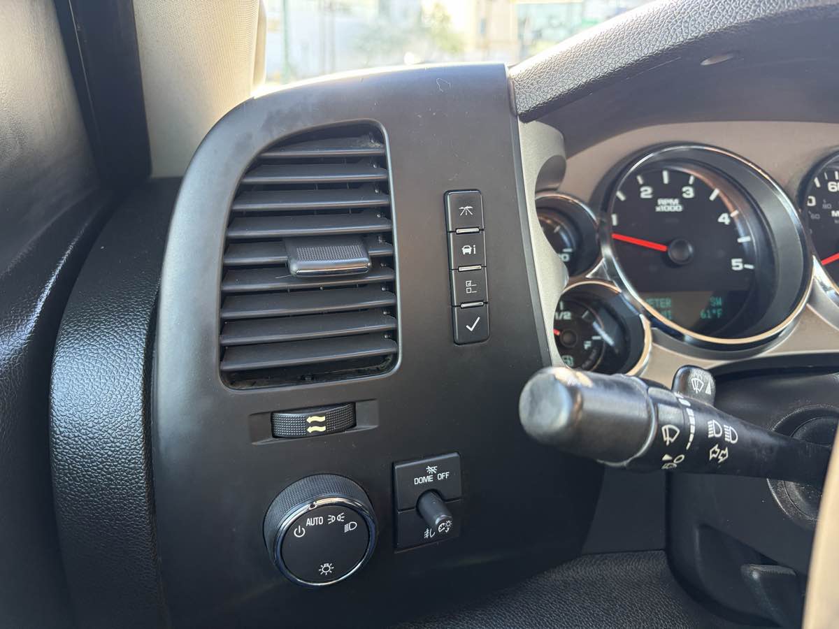 Photo 14 of this Chevrolet Silverado 3500HD