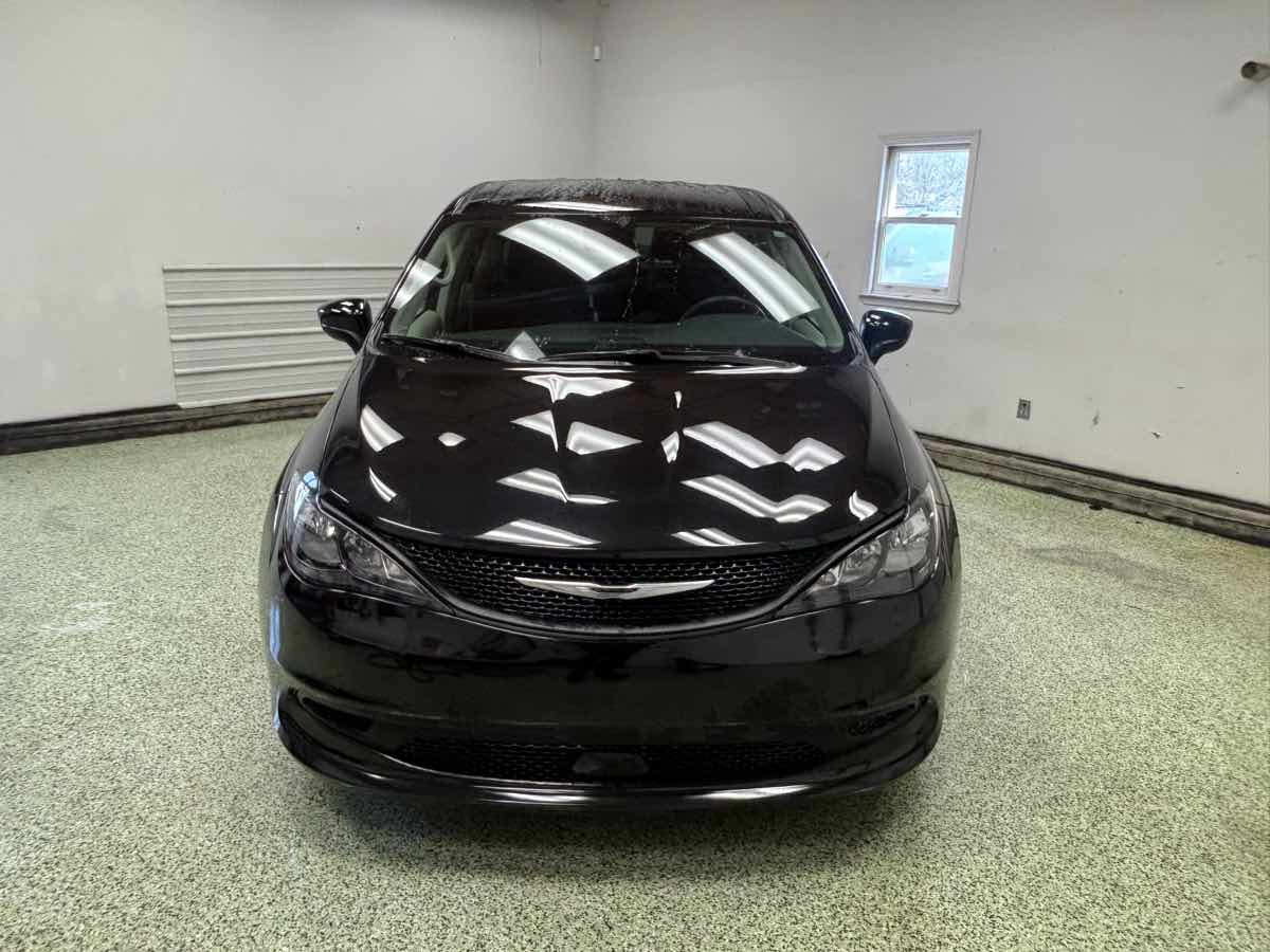 2024 Chrysler Voyager LX - Photo 2