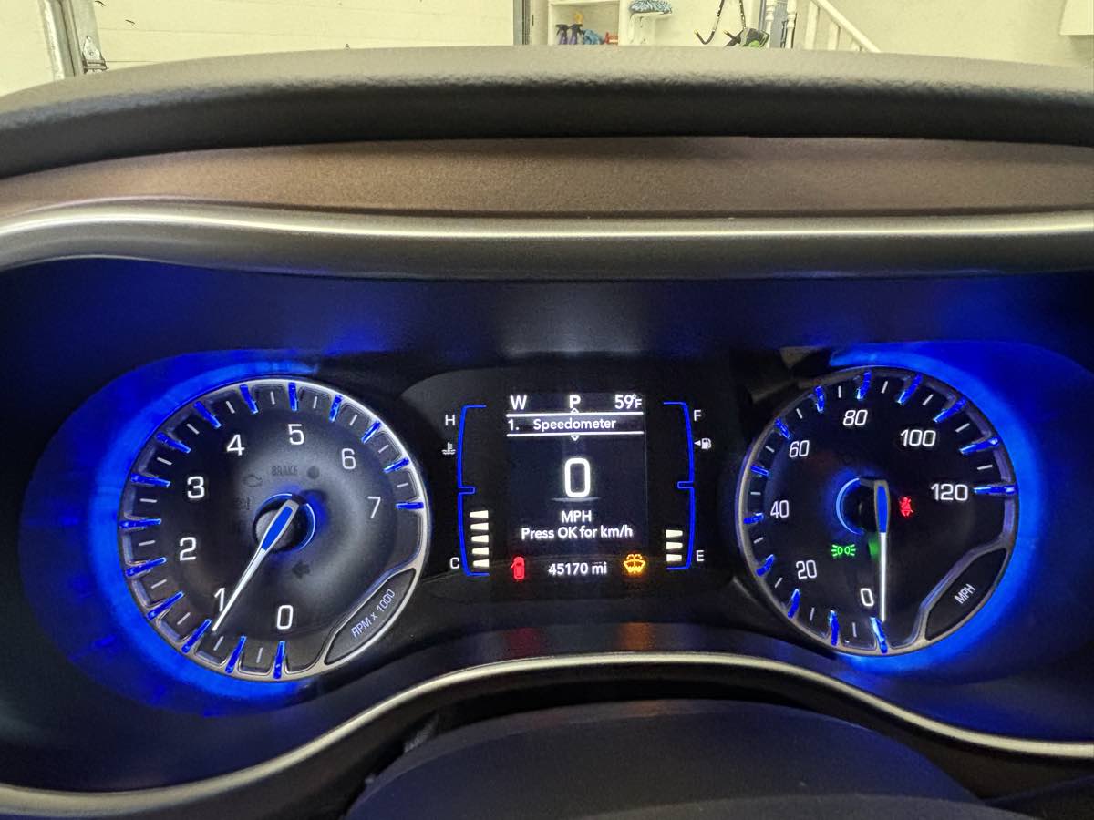 2024 Chrysler Voyager LX - Photo 6