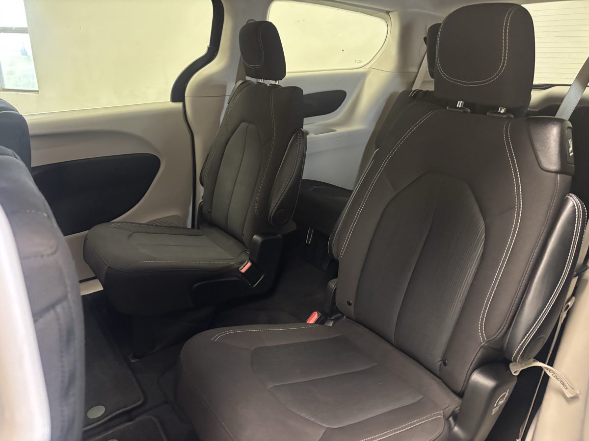 2024 Chrysler Voyager LX - Photo 12