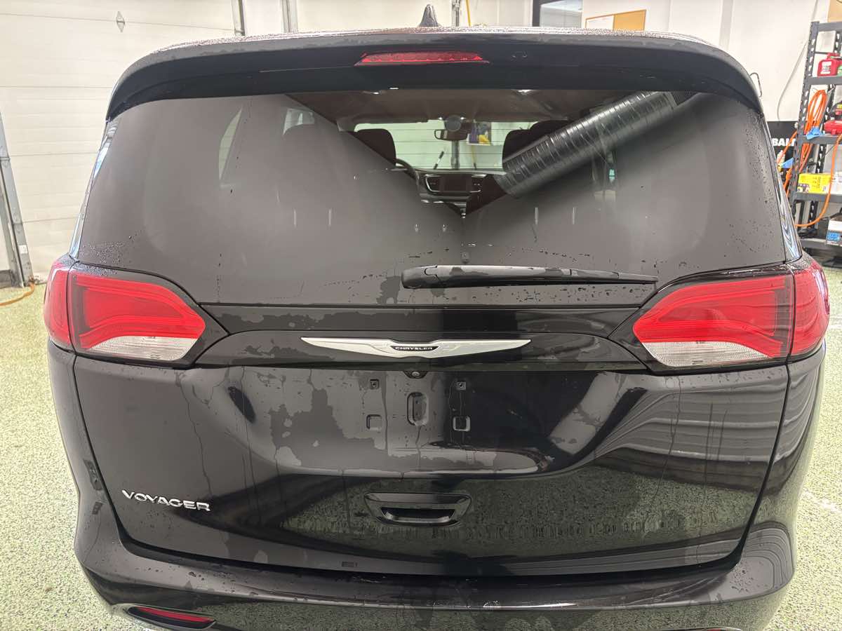 2024 Chrysler Voyager LX - Photo 15