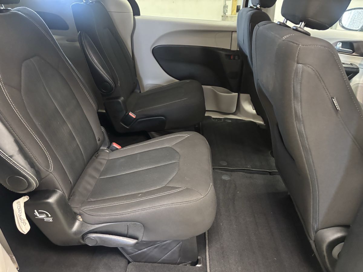 2024 Chrysler Voyager LX - Photo 16