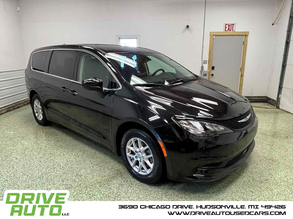 2024 Chrysler Voyager LX's photo