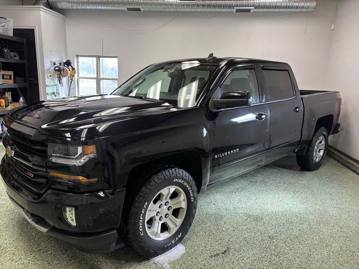 2018 Chevrolet Silverado 1500 LT - Photo 3