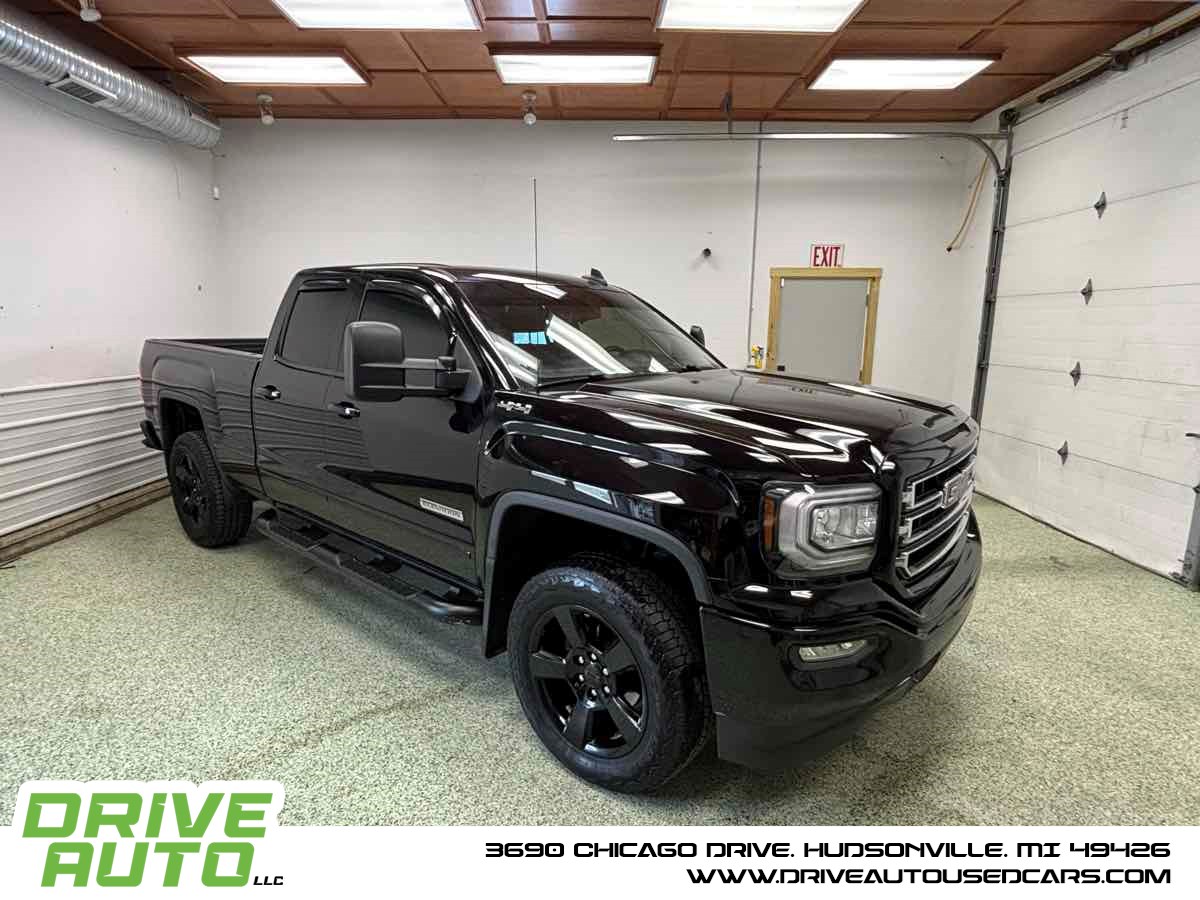 2017 GMC Sierra 4WD Double Cab Standard Box's photo