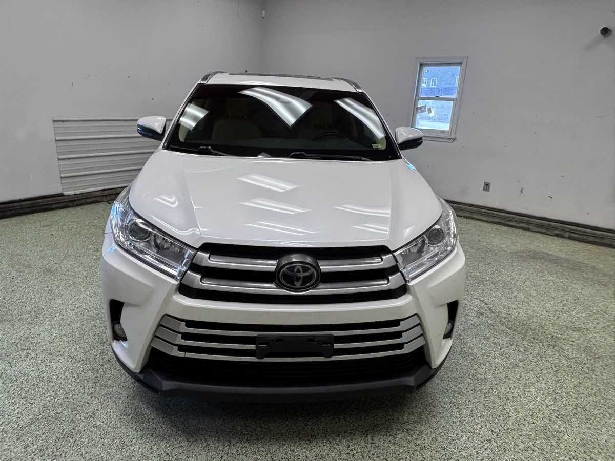 2017 Toyota Highlander XLE - Photo 2