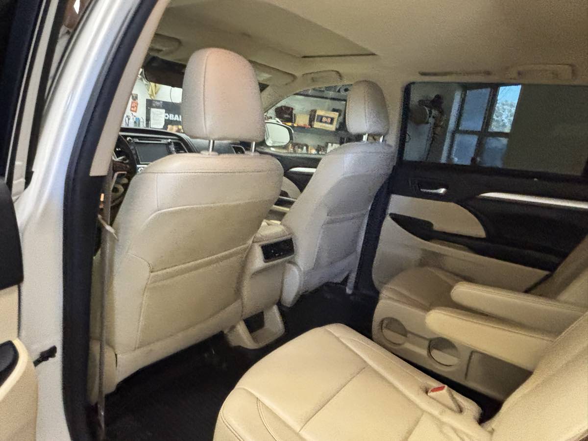 2017 Toyota Highlander XLE - Photo 8