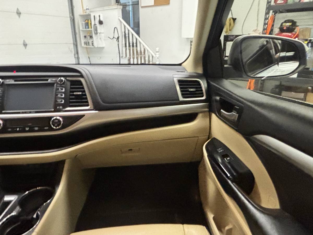 2017 Toyota Highlander XLE - Photo 13