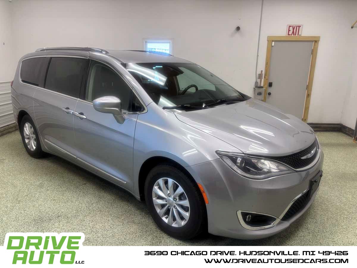 2019 Chrysler Pacifica's photo