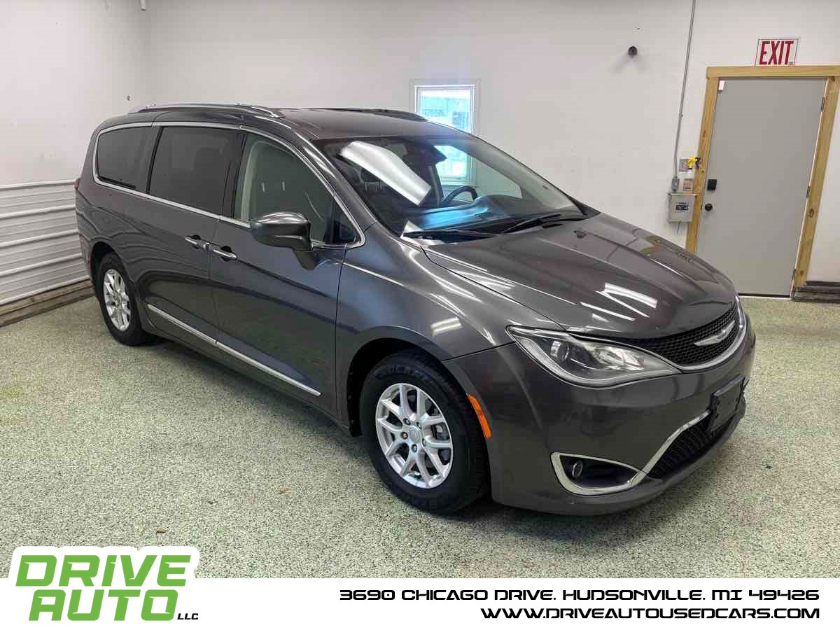 2020 Chrysler Pacifica Touring L's photo