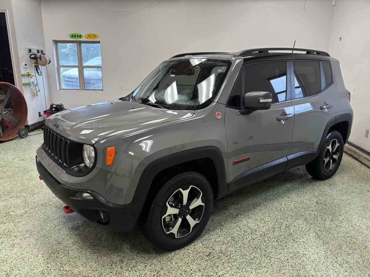 Photo 3 of this Jeep Renegade