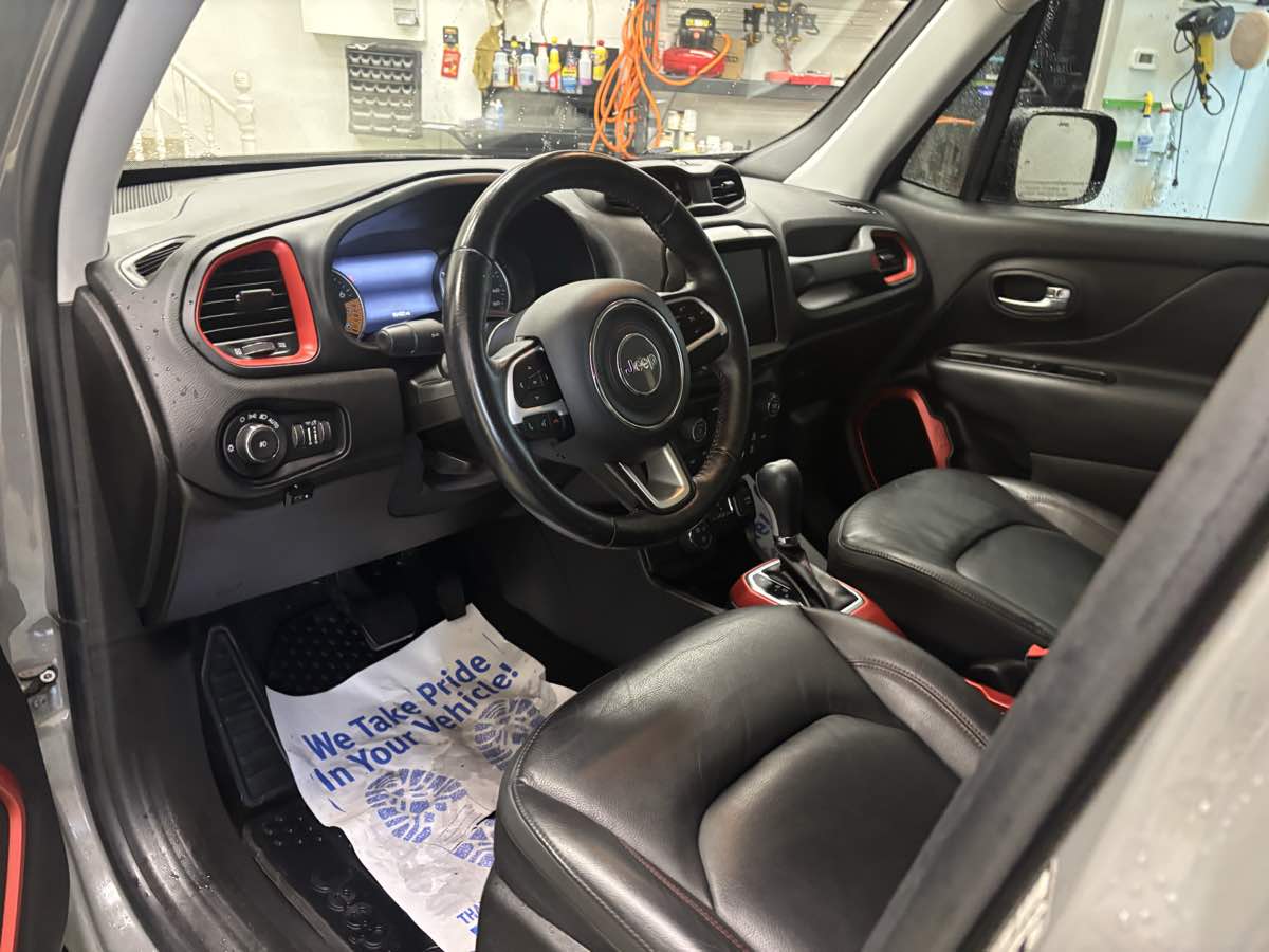 Photo 7 of this Jeep Renegade