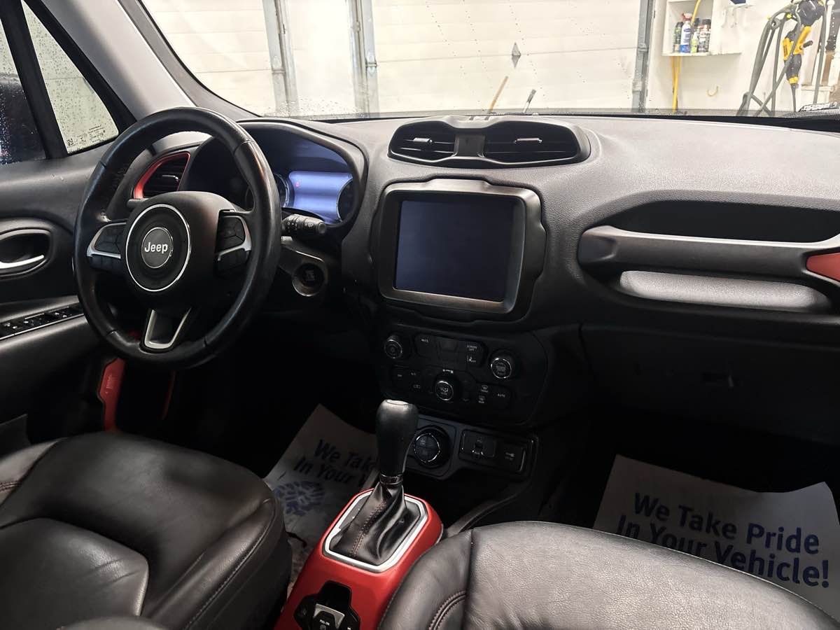 Photo 17 of this Jeep Renegade