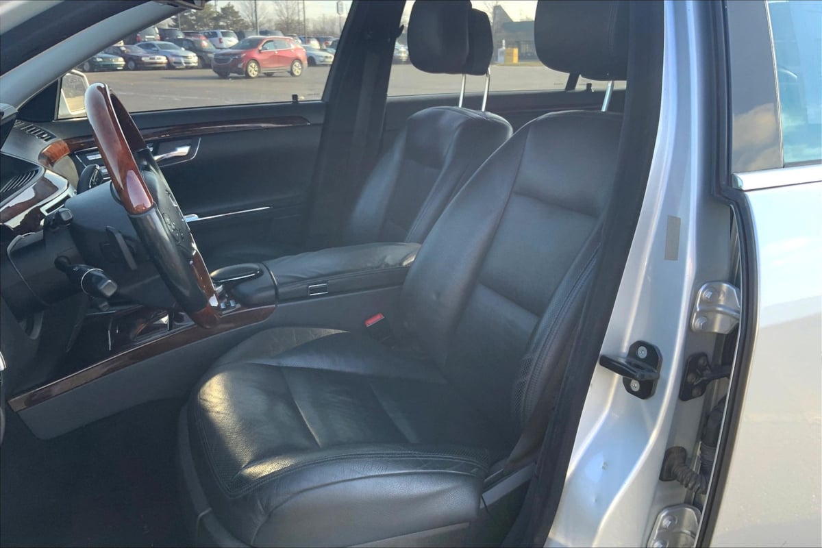 2011 Mercedes Benz S 550 4MATIC photo 16