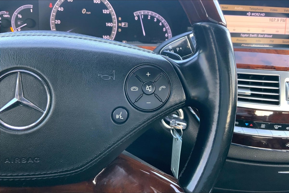 2011 Mercedes Benz S 550 4MATIC photo 19