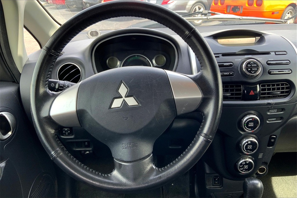 2014 Mitsubishi i-MiEV ES photo 4
