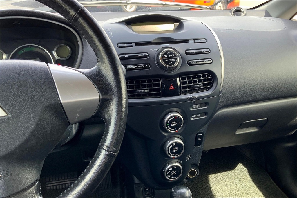 2014 Mitsubishi i-MiEV ES photo 5