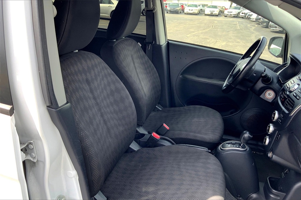 2014 Mitsubishi i-MiEV ES photo 6