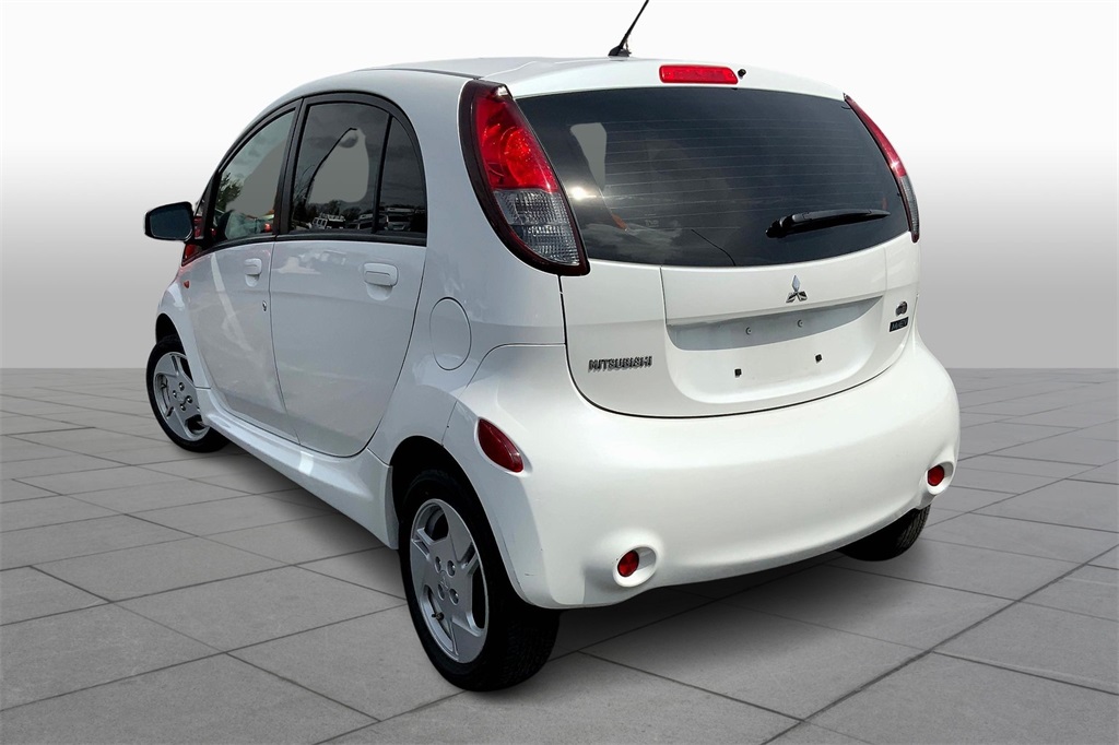 2014 Mitsubishi i-MiEV ES photo 8