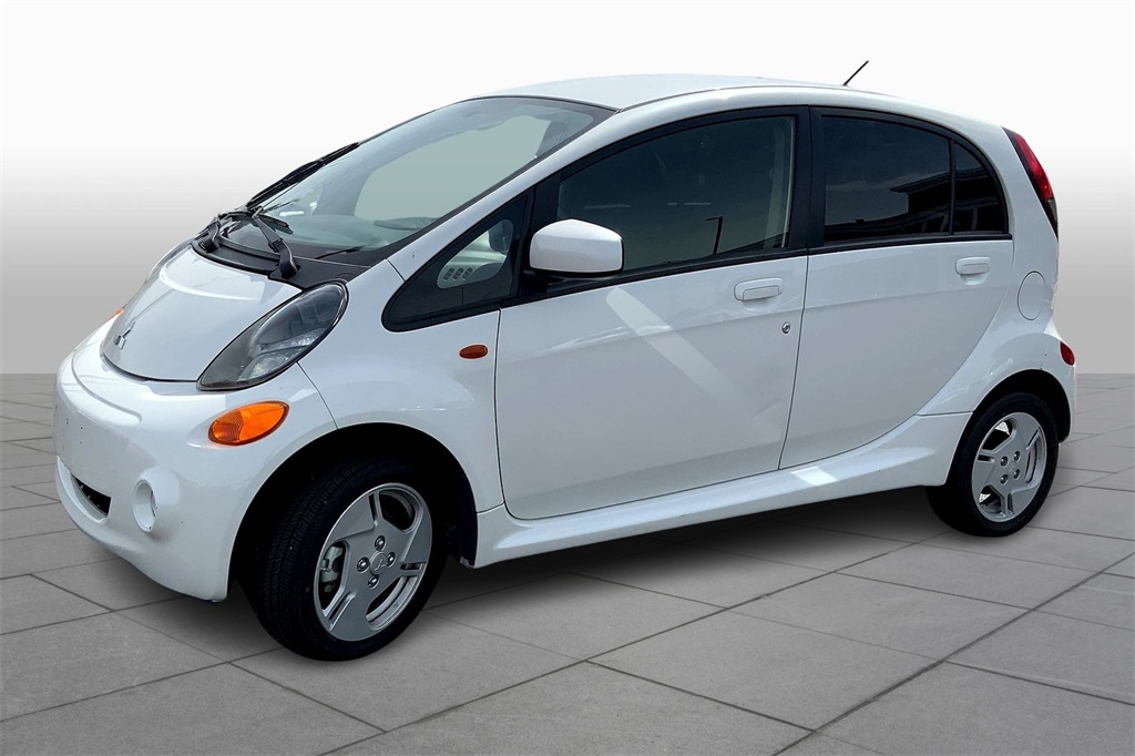 2014 Mitsubishi i-MiEV ES photo 9