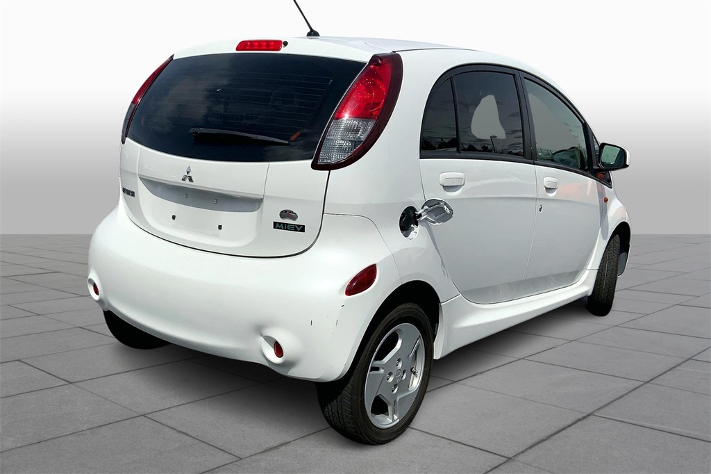 2014 Mitsubishi i-MiEV ES photo 10