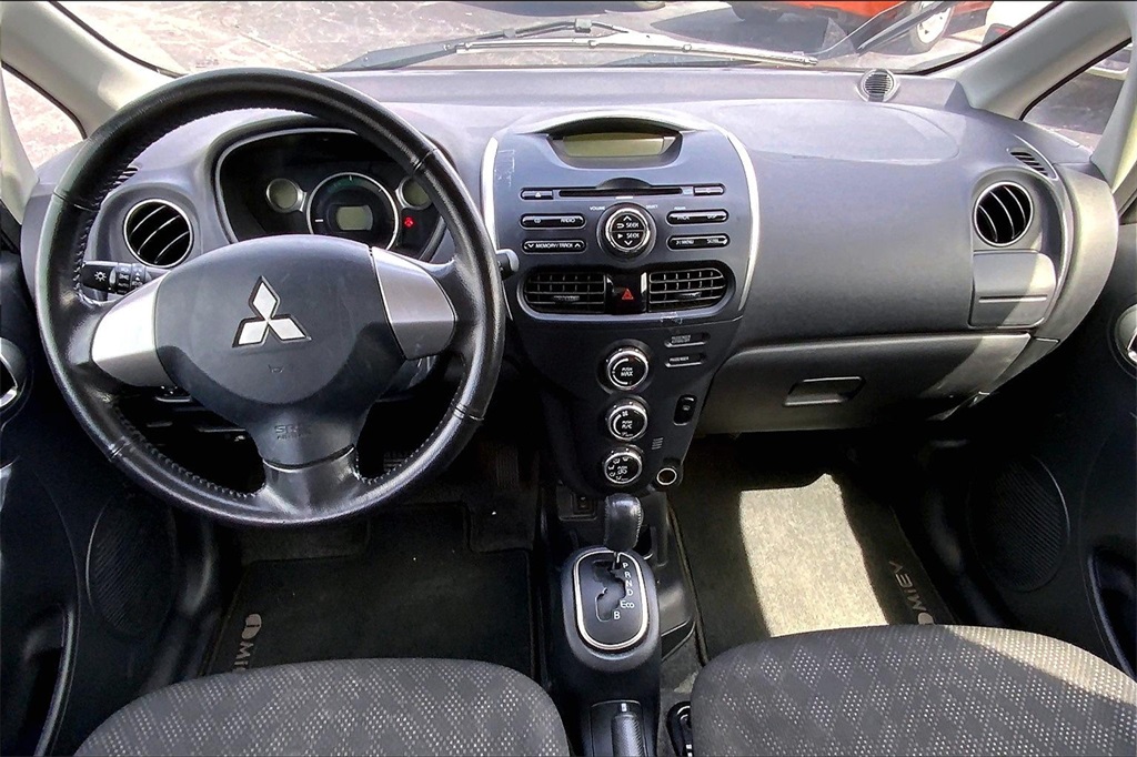 2014 Mitsubishi i-MiEV ES photo 12