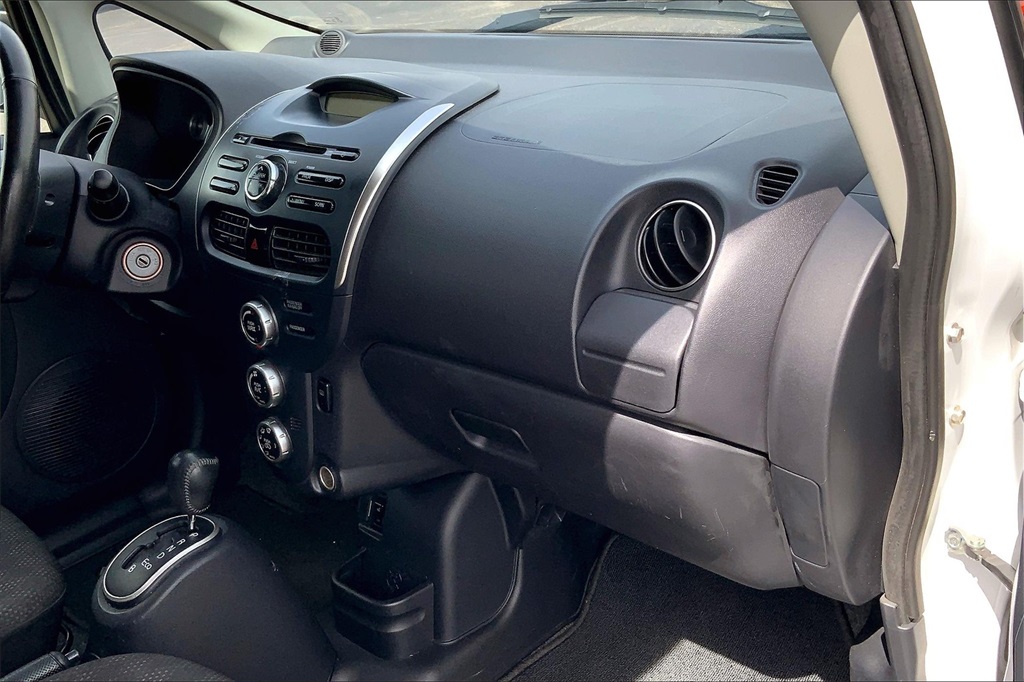 2014 Mitsubishi i-MiEV ES photo 13