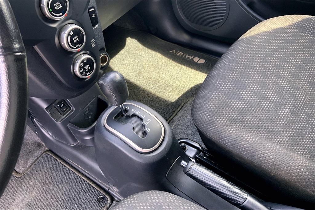 2014 Mitsubishi i-MiEV ES photo 14