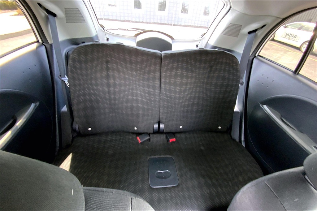 2014 Mitsubishi i-MiEV ES photo 16