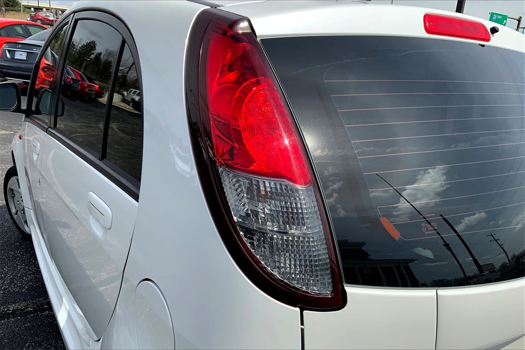 2014 Mitsubishi i-MiEV ES photo 19
