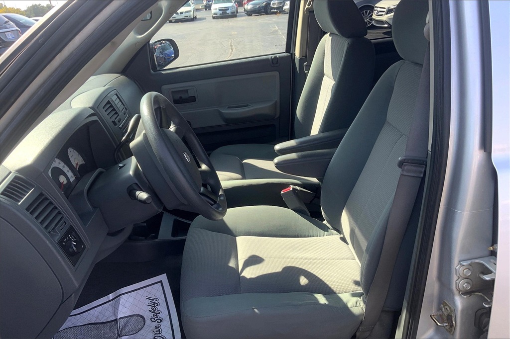2005 Dodge Dakota ST photo 16