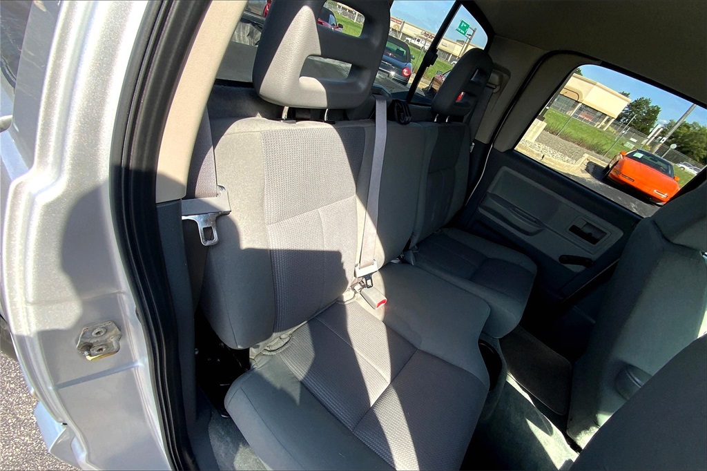 2005 Dodge Dakota ST photo 17