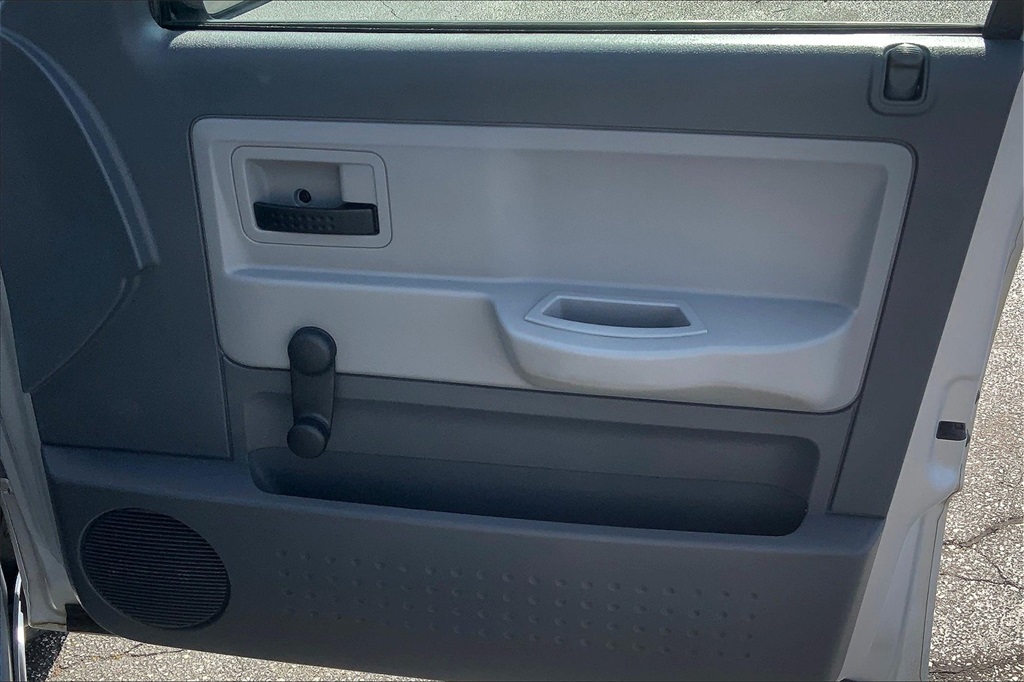 2005 Dodge Dakota ST photo 21