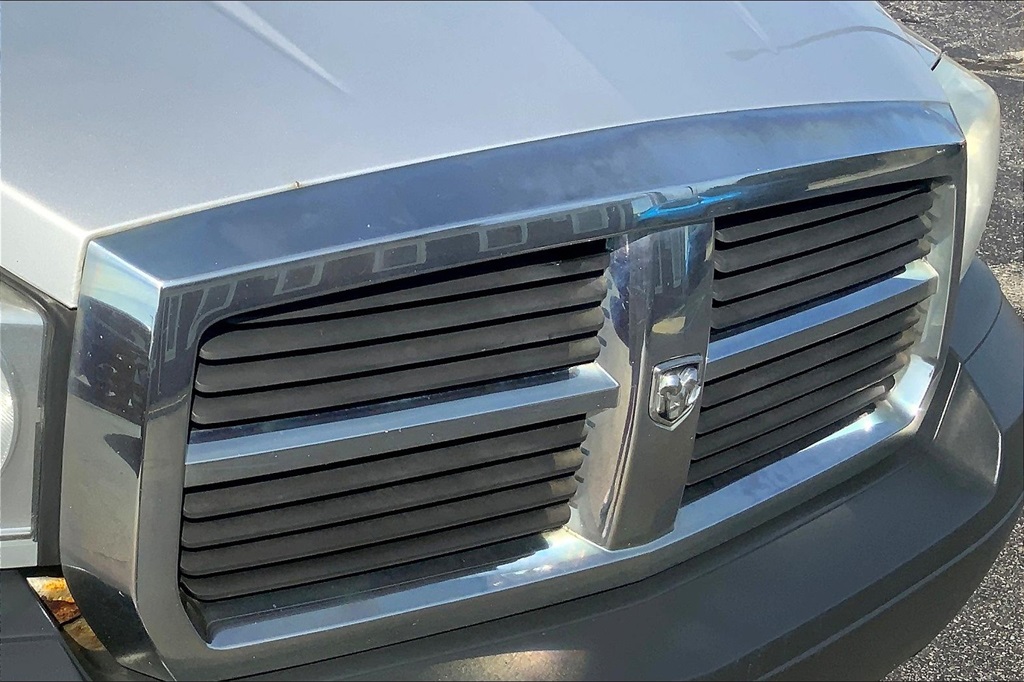 2005 Dodge Dakota ST photo 24