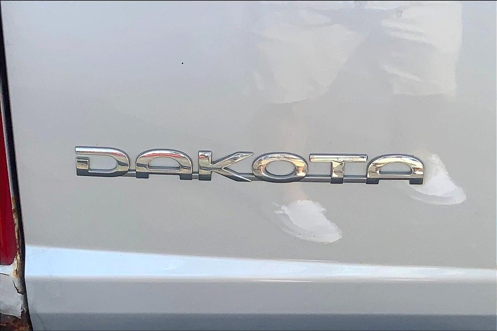 2005 Dodge Dakota ST photo 25