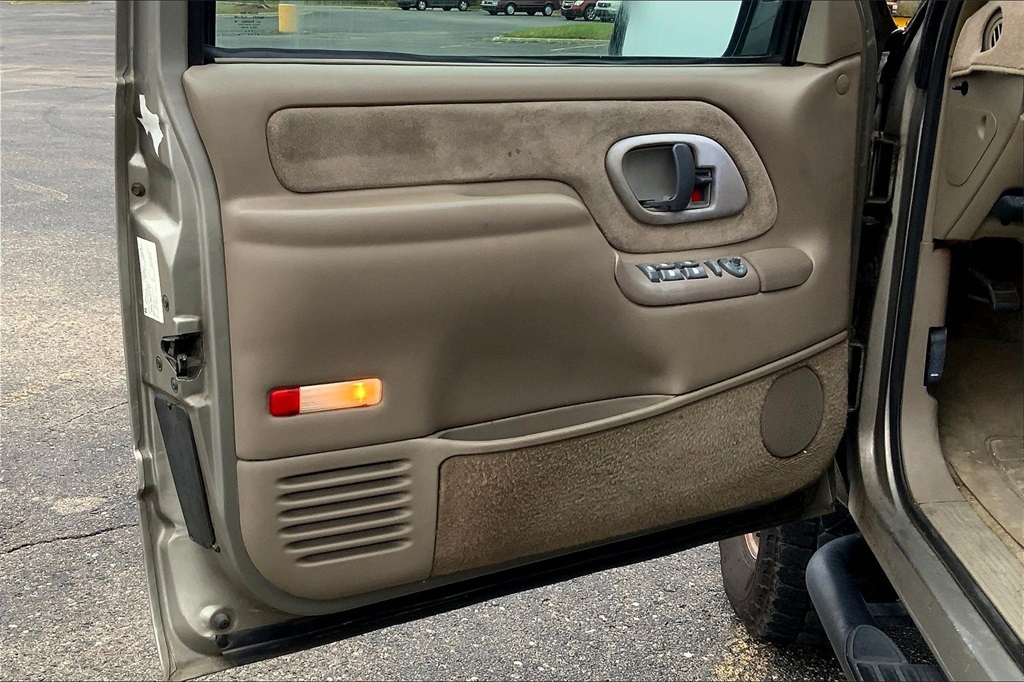2000 Chevrolet Tahoe Z71 photo 18