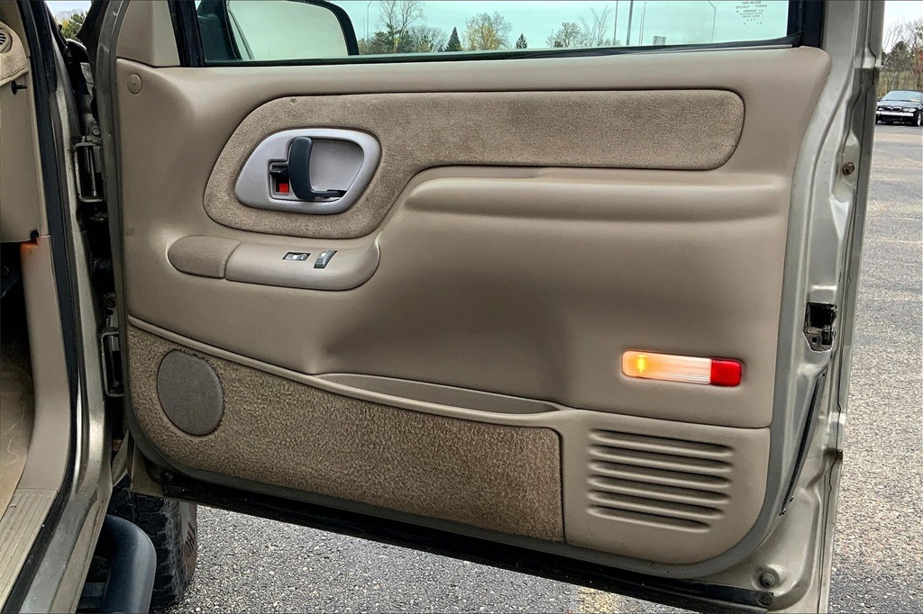 2000 Chevrolet Tahoe Z71 photo 19