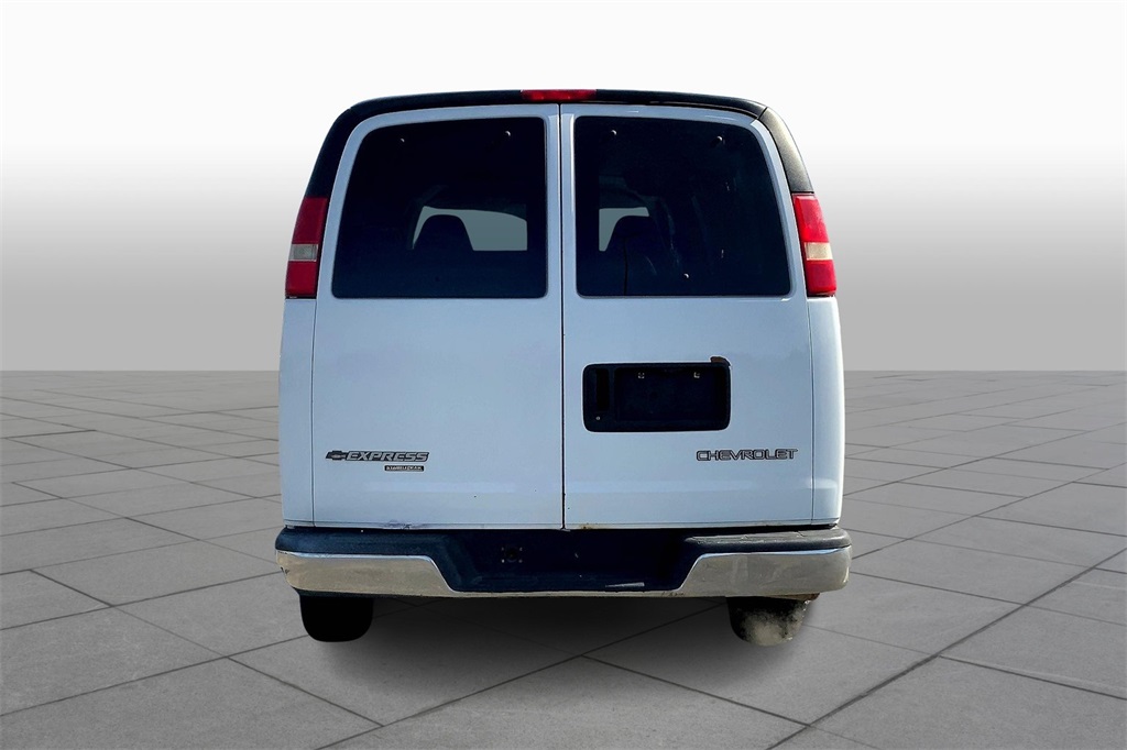 2006 Chevrolet Express Passenger LT photo 3