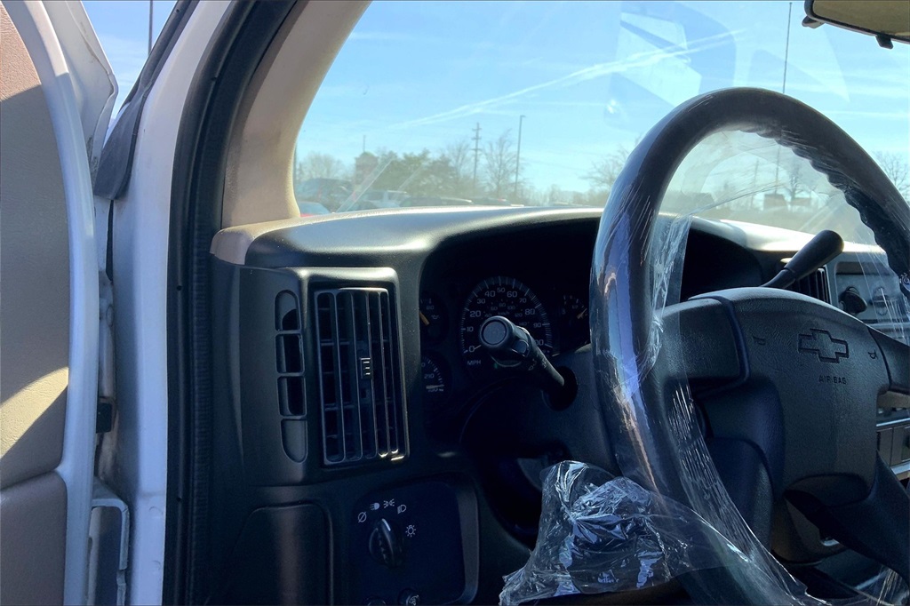 2006 Chevrolet Express Passenger LT photo 4