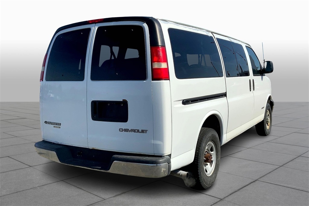 2006 Chevrolet Express Passenger LT photo 11