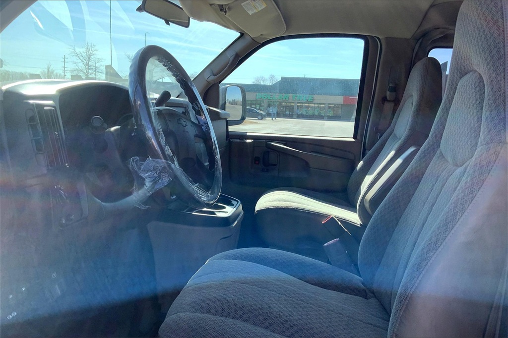 2006 Chevrolet Express Passenger LT photo 12