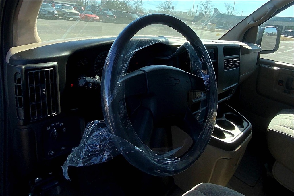 2006 Chevrolet Express Passenger LT photo 13