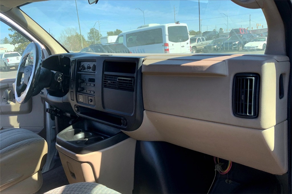 2006 Chevrolet Express Passenger LT photo 14
