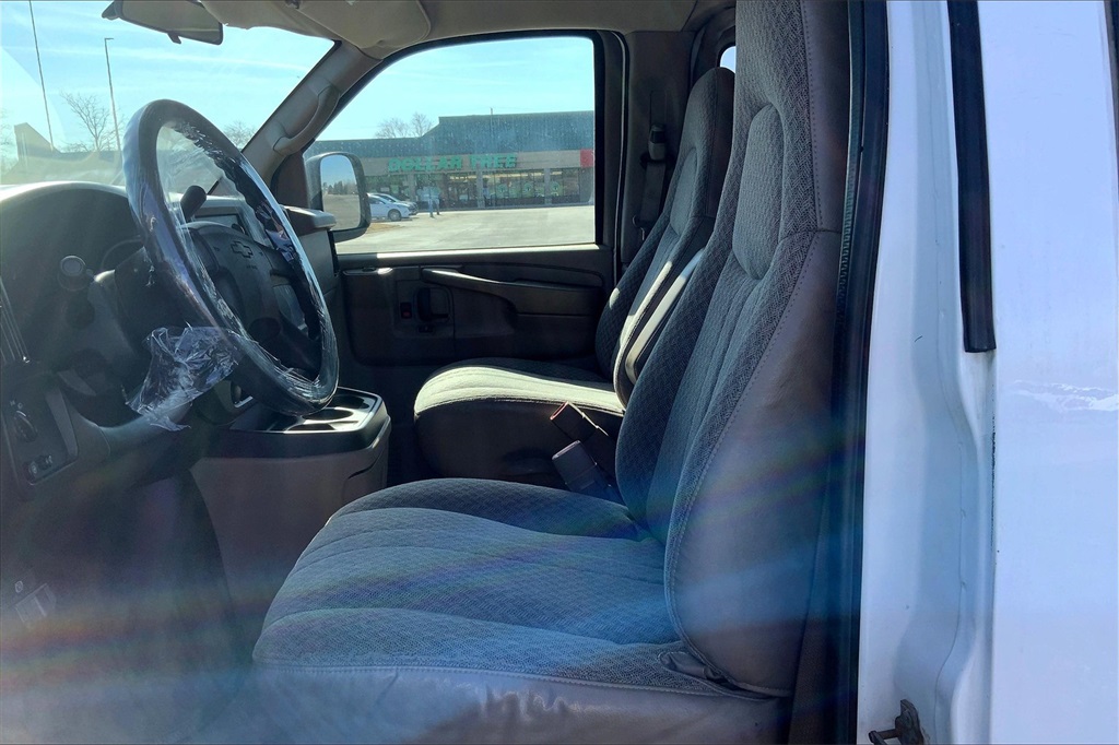 2006 Chevrolet Express Passenger LT photo 16