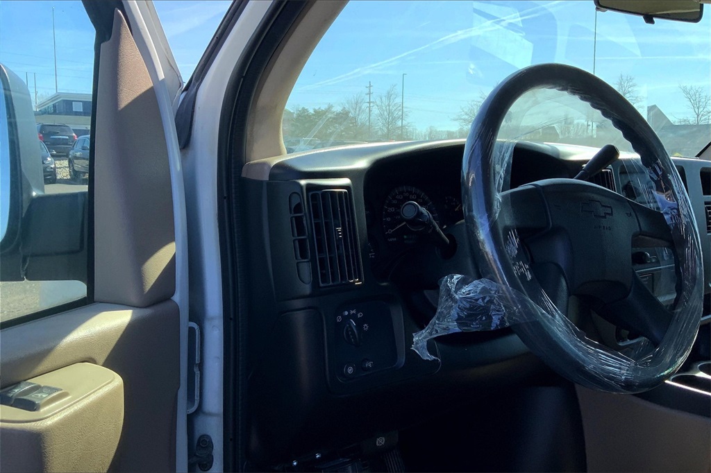 2006 Chevrolet Express Passenger LT photo 18