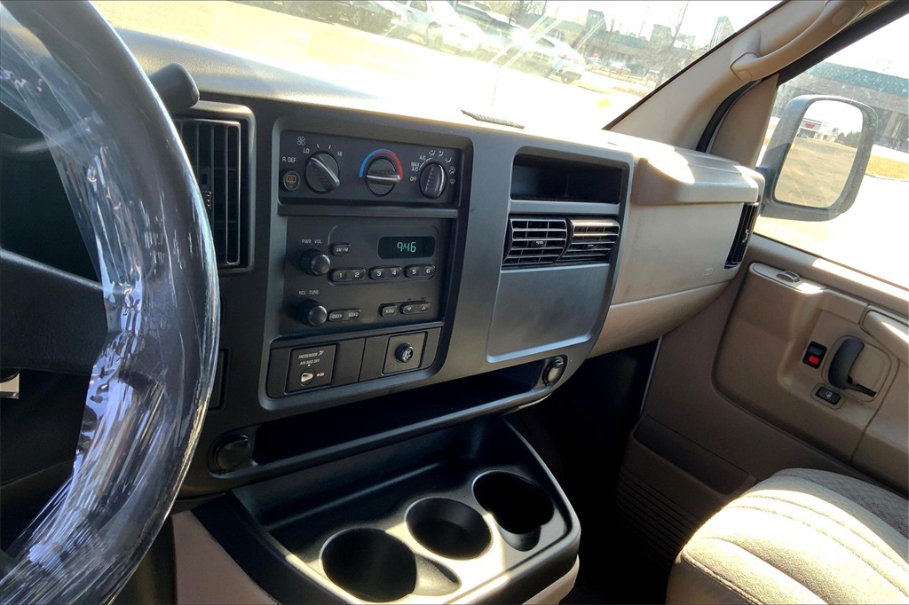 2006 Chevrolet Express Passenger LT photo 19