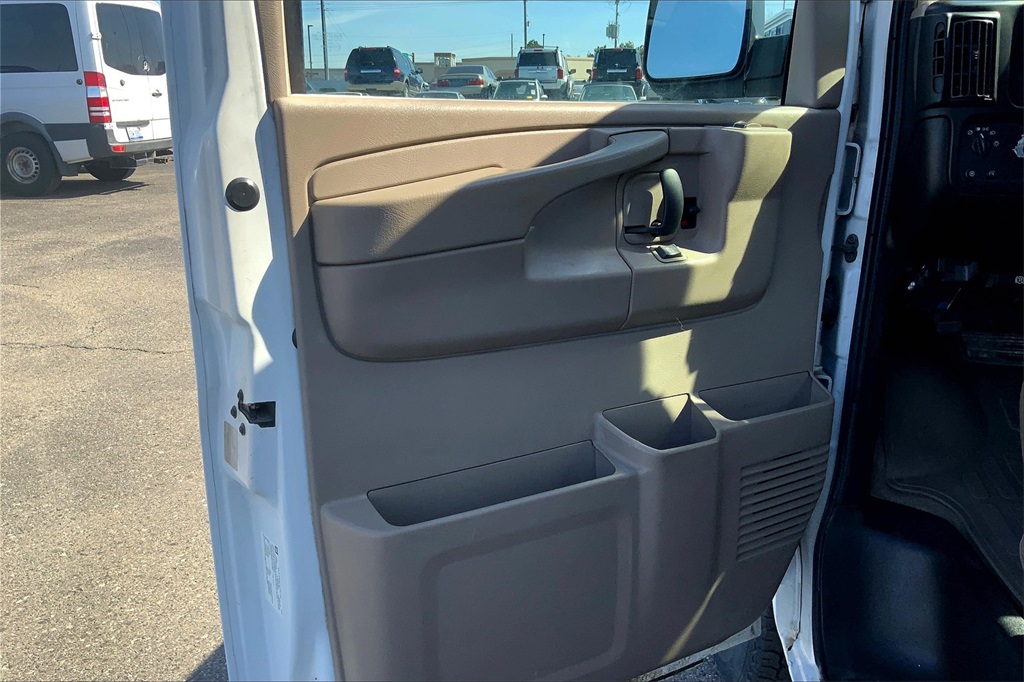 2006 Chevrolet Express Passenger LT photo 22