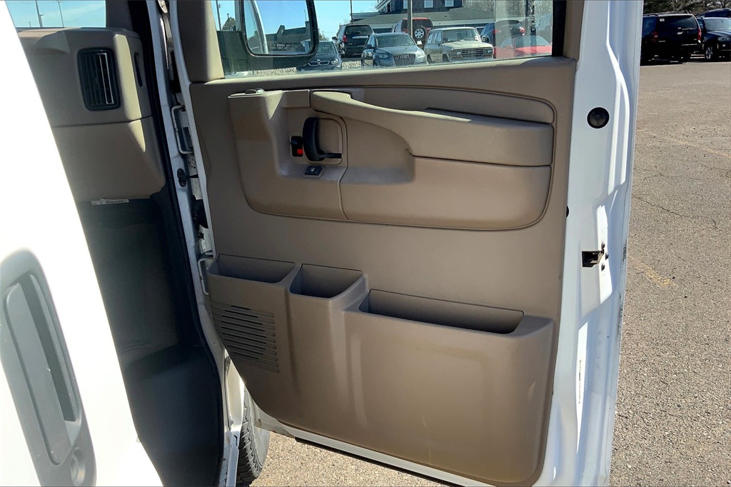2006 Chevrolet Express Passenger LT photo 23