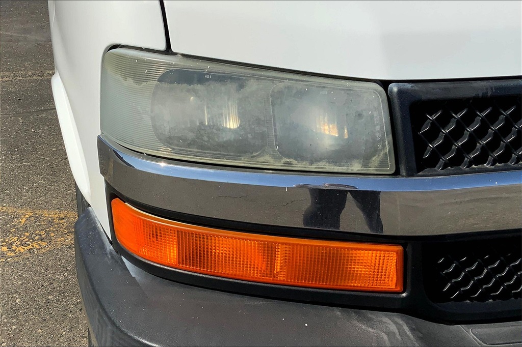 2006 Chevrolet Express Passenger LT photo 24